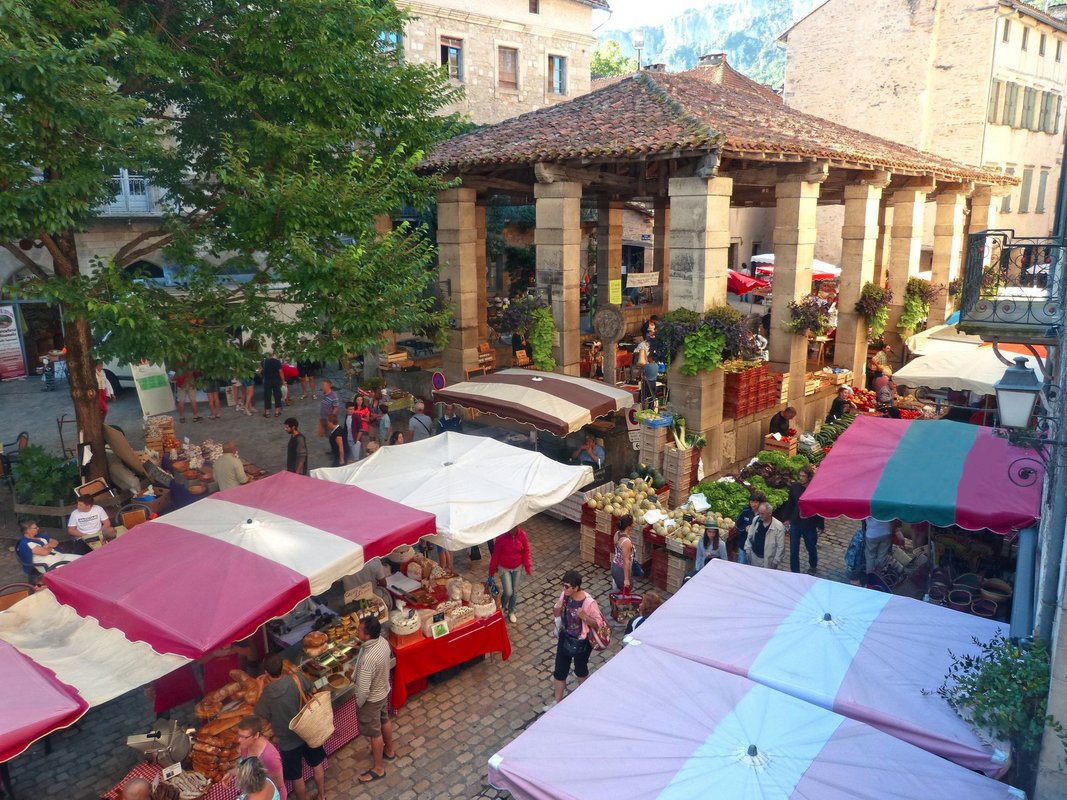 Le marché de Saint-Antonin-Noble-Val