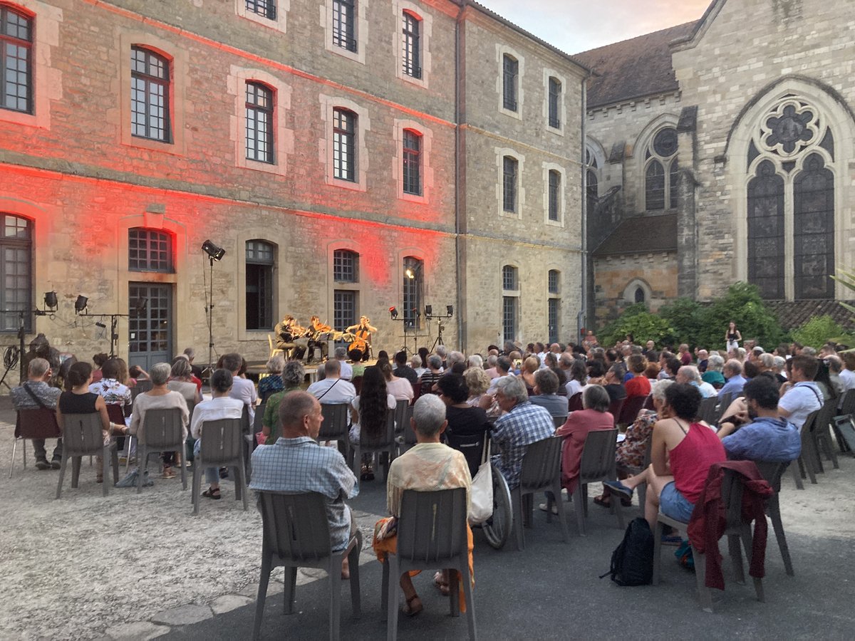 Concert devant la mairie