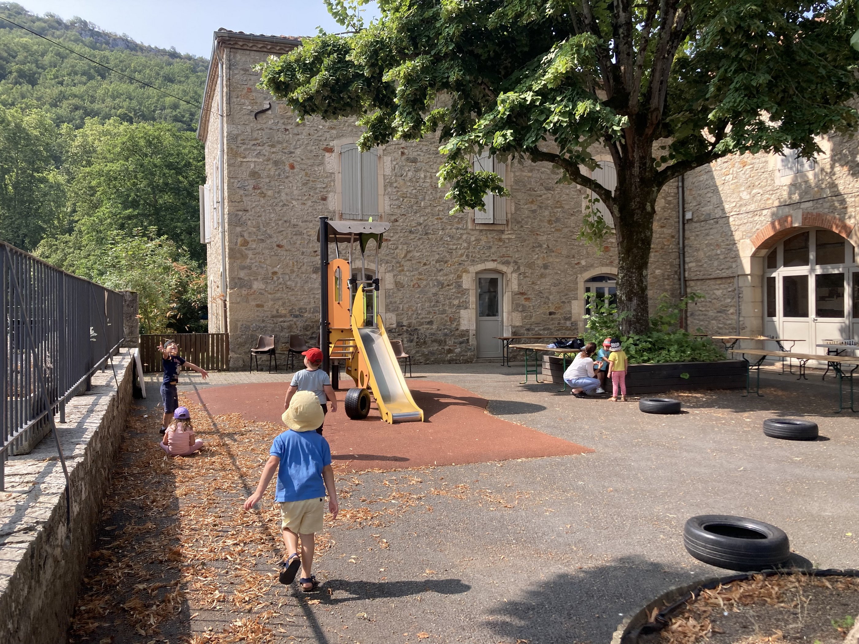Image décorative de présentation du site : De la crèche au collège, bien accueillir vos enfants